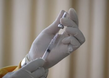 モデルナ、177%高の翌日に25%安——格上げでも目標は前日終値未満